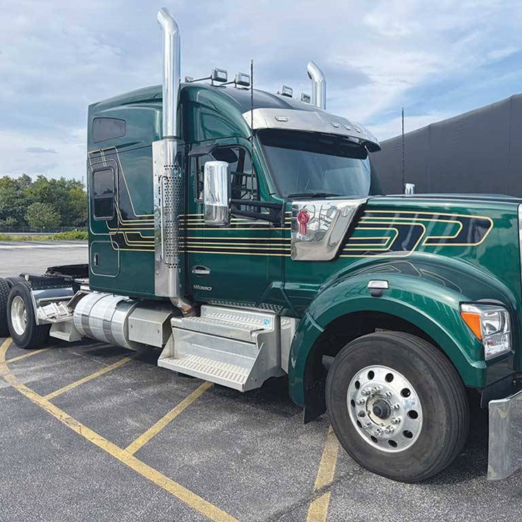 2023 KENWORTH W990