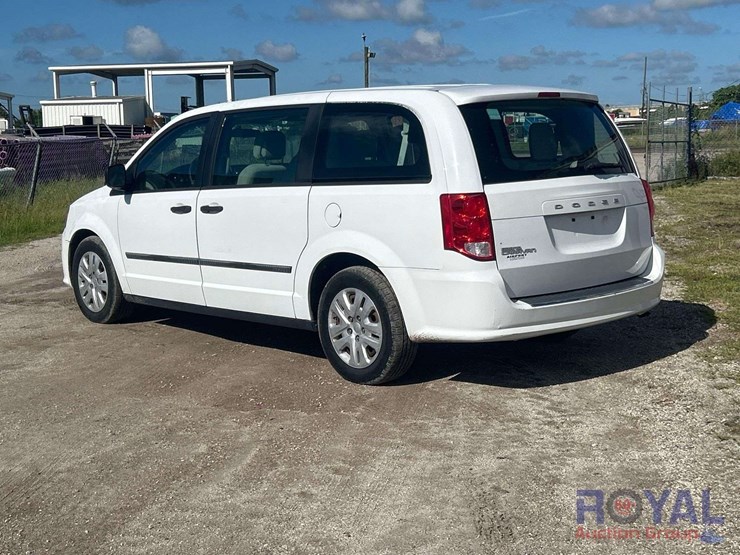 2015-dodge-grand-caravan-image-4