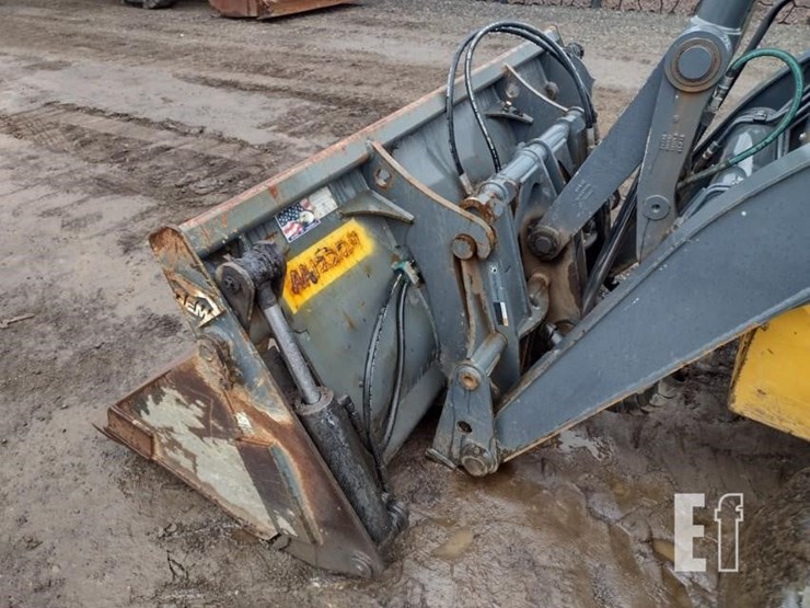 2019-deere-410l-image-21