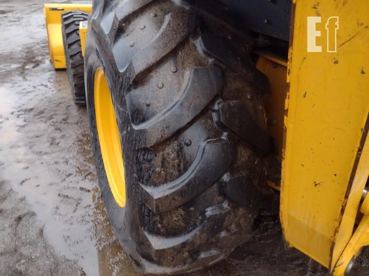 2020-deere-410l-image-27