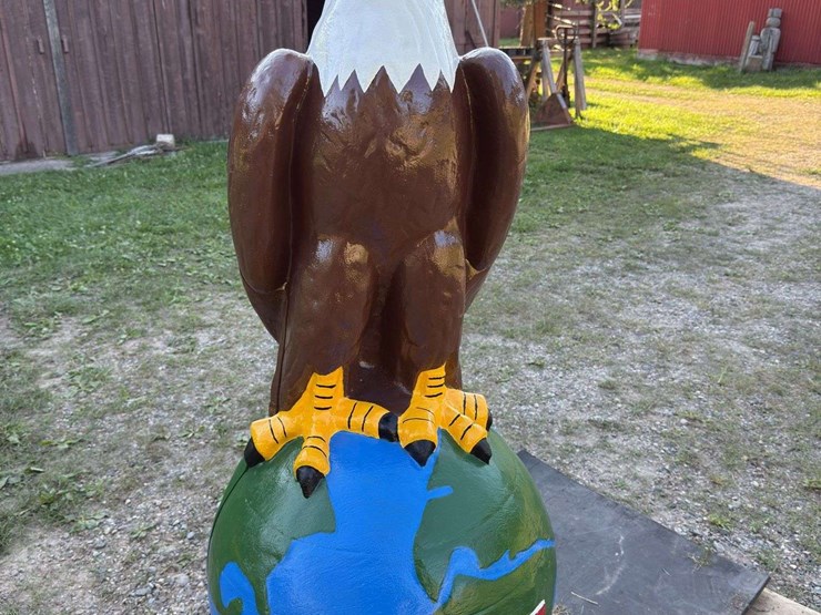 case-eagle-statue-image-13