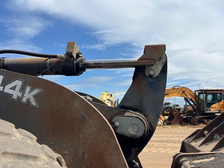 2012-deere-644k-image-22