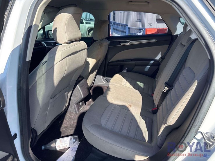 2017-ford-fusion-hybrid-sedan-image-18