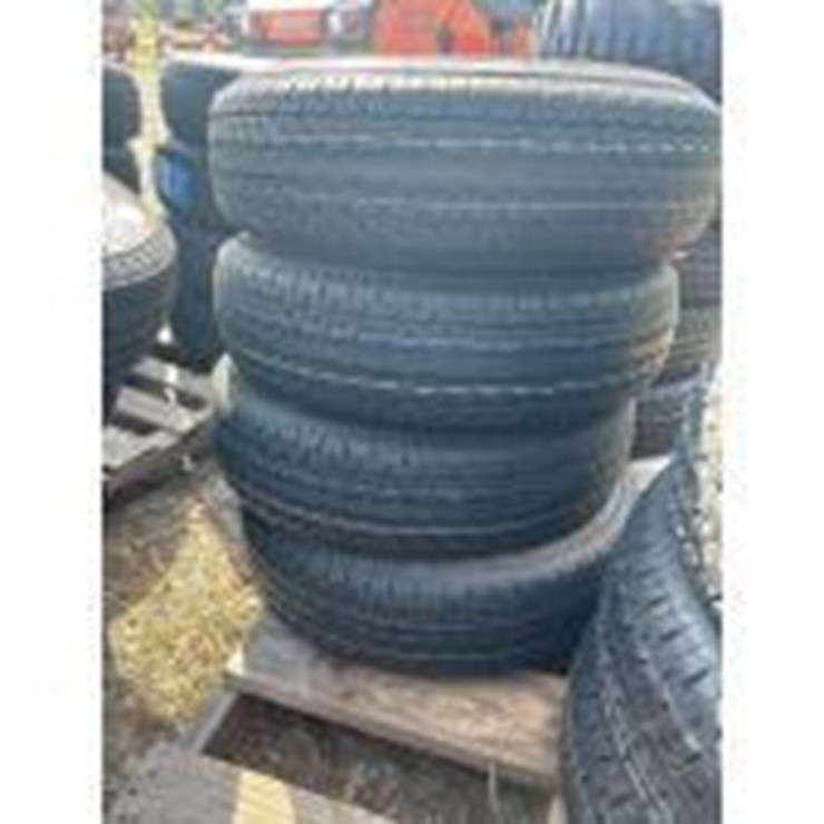 UNUSED Set of 4 ST205/75R15 Radial Trailer Tires