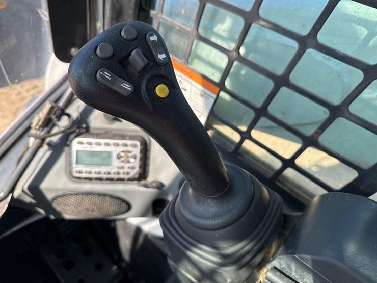 2022-bobcat-t770-image-28