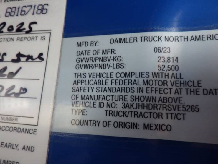 2024-freightliner-cascadia-126-image-13