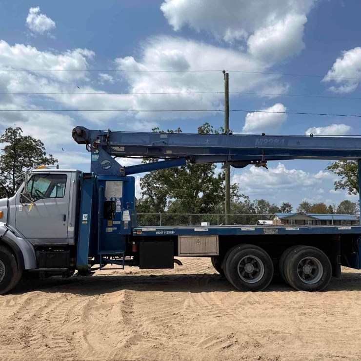 1997 FORD BOOM TRUCK
