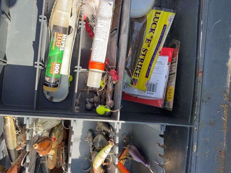 numerous-fishing-dos-reels-and-tackle-image-11