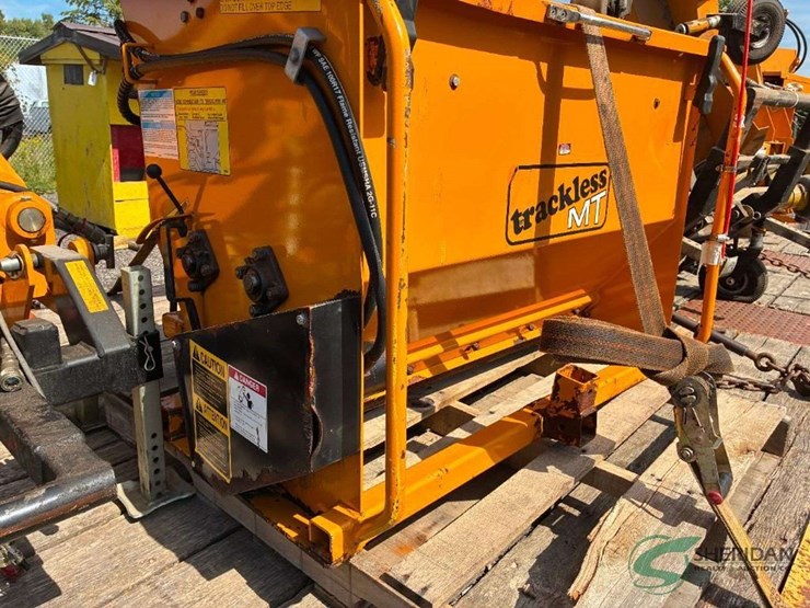 2014-trackless-model-mt6-with-numerous-like-new-attachments-image-54