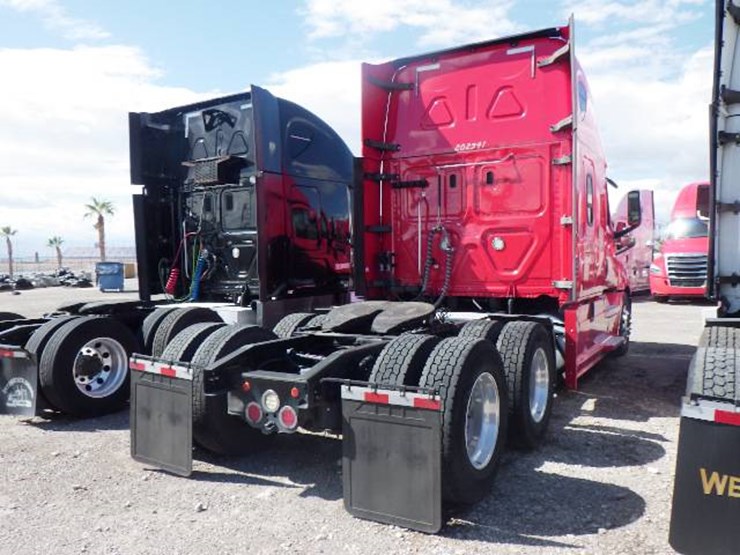 2020-freightliner-cascadia-126-image-6