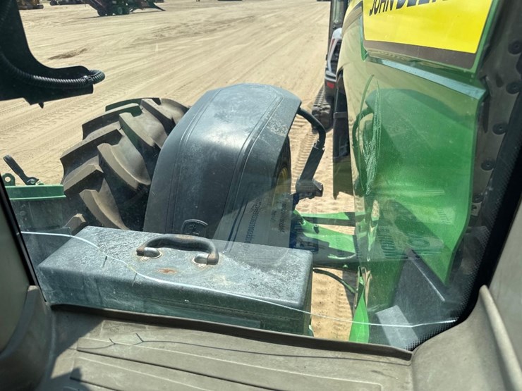 john-deere-8r-310-image-37