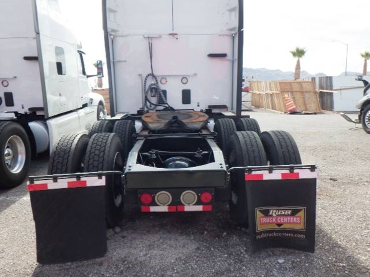 2023-peterbilt-579-image-5