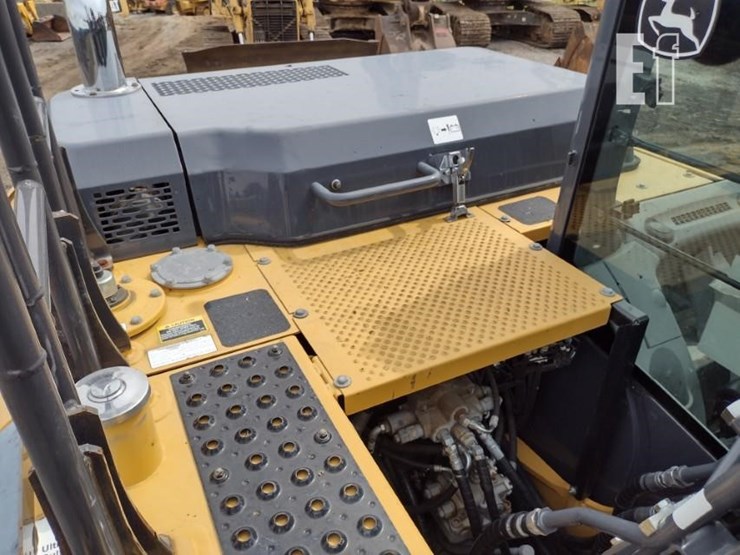 2017-deere-130g-image-49