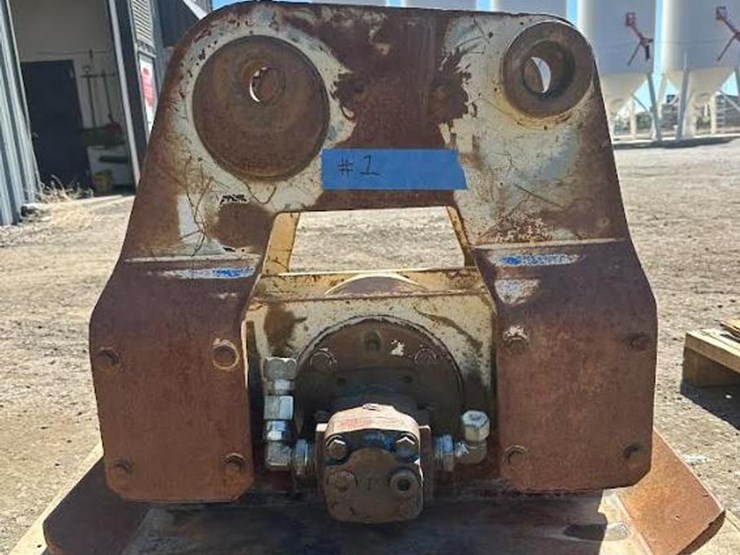 hydraulic-vibratory-plate-compactor-for-standard-backhoe-image-1