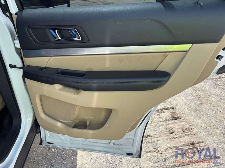 2017-ford-explorer-image-22