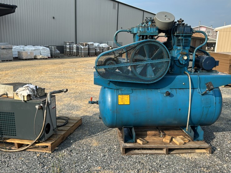 #125-•-quincy-stationary-air-compressor-image-3