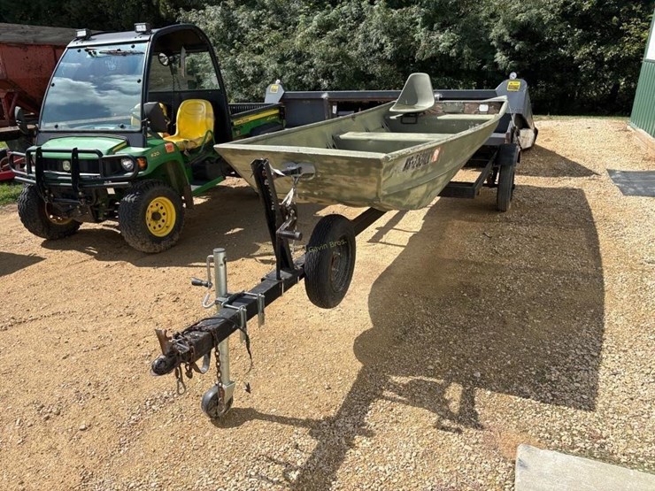 14'-flat-bottom-boat-w/trailer-image-2