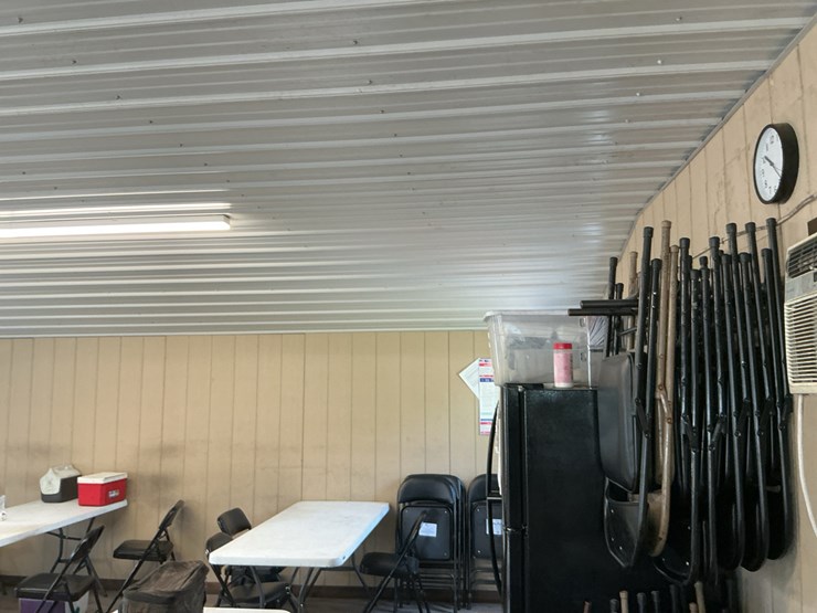 #200-•-lunchroom-building-image-16