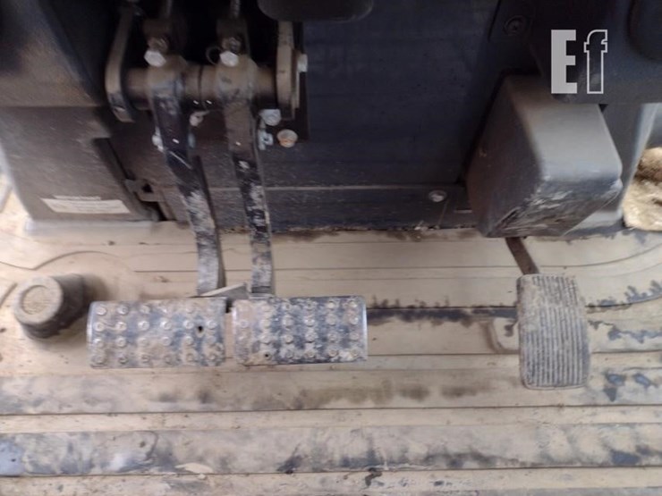 2020-deere-410l-image-7