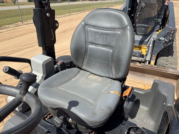 2021-caterpillar-cb2.7-image-18