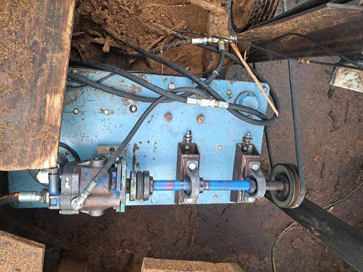 #135-•-hydraulic-pump-and-tank-image-1
