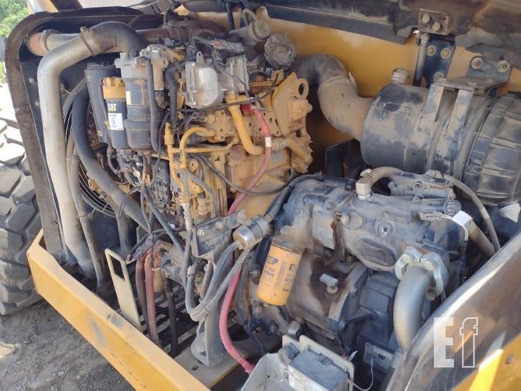 2017-caterpillar-tl1055d-image-26