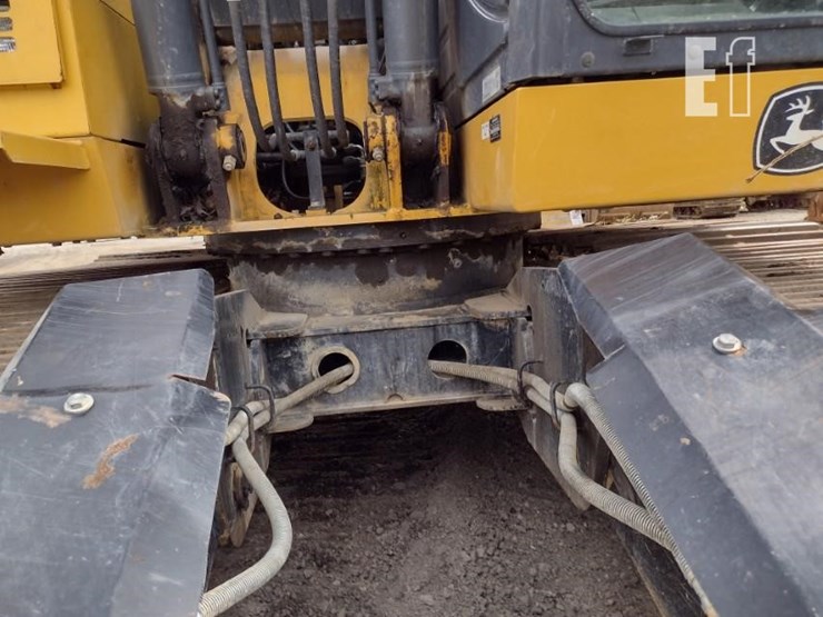 2017-deere-130g-image-21