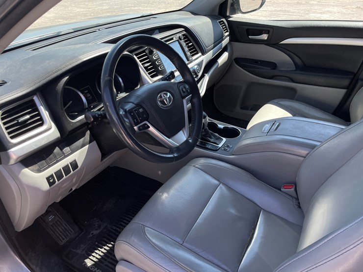 2016-toyota-highlander-image-26