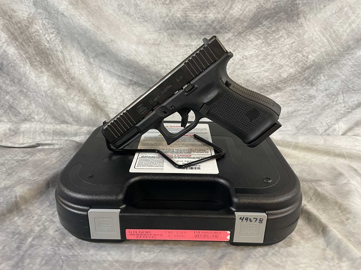 #4777-•-glock-19-gen-5-9mm-luger-pistol,-sn:-cesf245-image-1