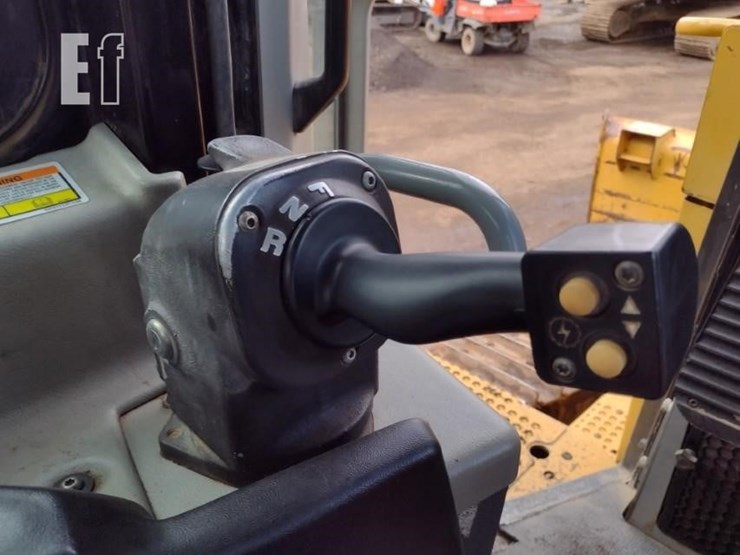 2008-caterpillar-d6t-lgp-image-13
