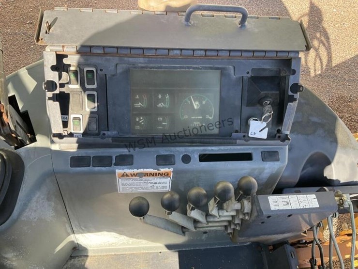 case-570xlt-skip-loader-image-24