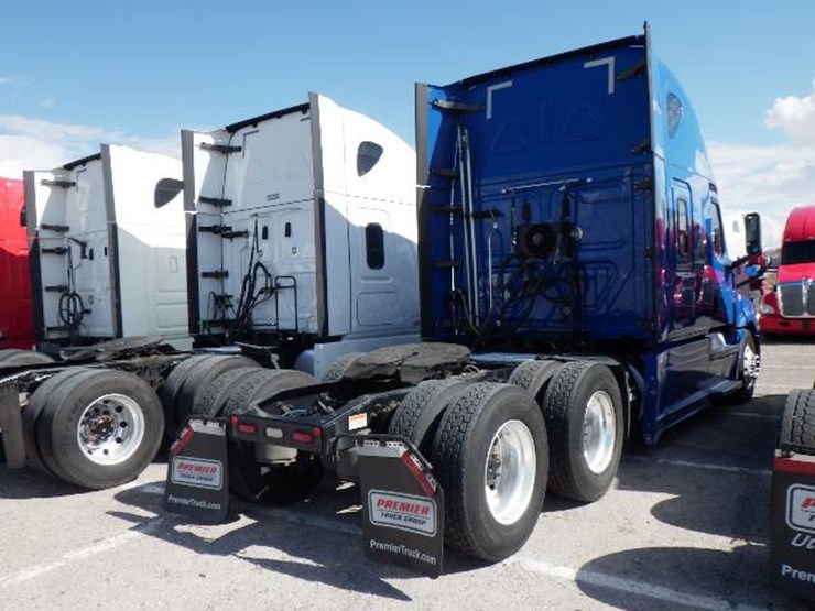 2020-freightliner-cascadia-126-image-9