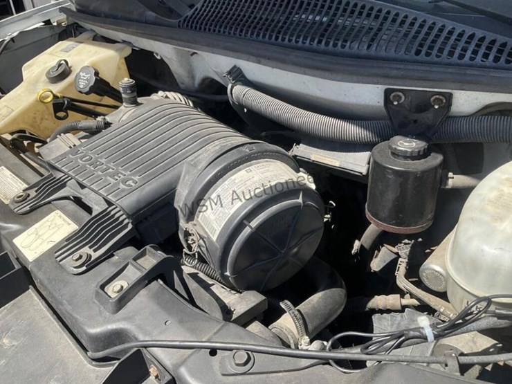 2004-gmc-3500-image-13
