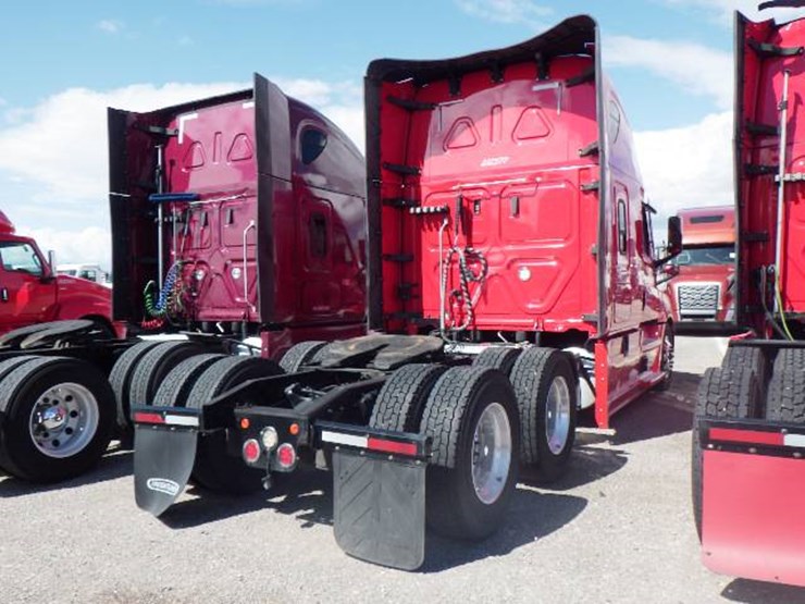 2021-freightliner-cascadia-126-image-9
