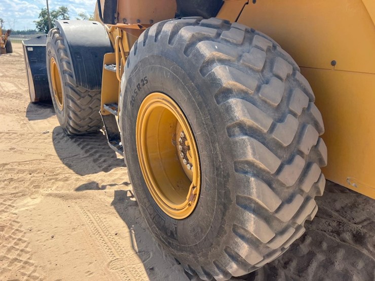 2021-caterpillar-926m-image-28