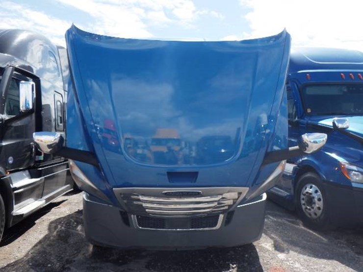 freightliner-cascadia-126-image-13