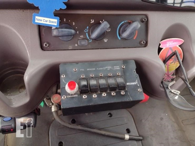 2019-freightliner-business-class-m2-106-image-12