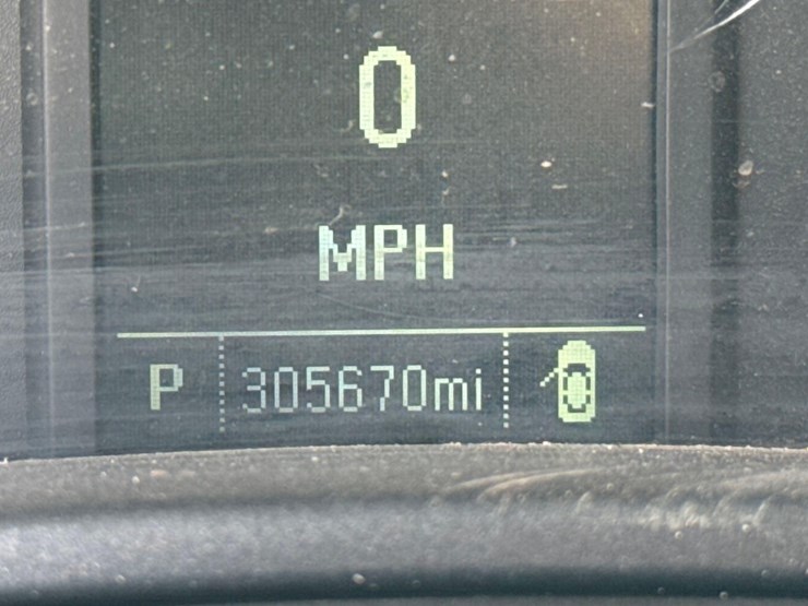 2016-chevrolet-3500hd-image-33