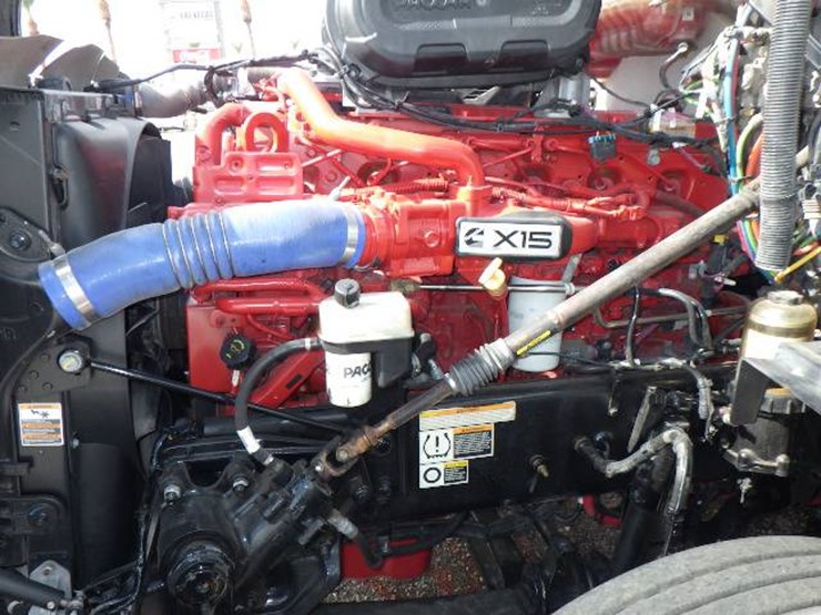 2023-peterbilt-579-image-14