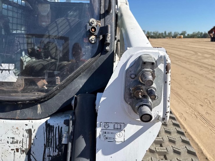 2022-bobcat-t770-image-19