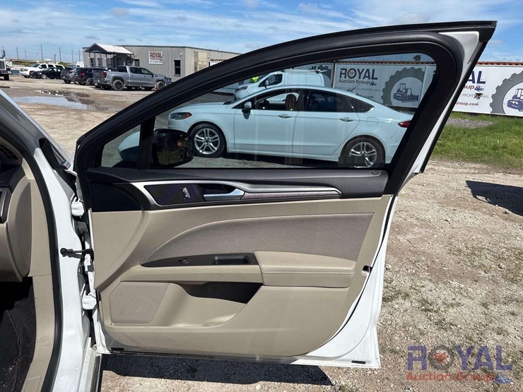 2018-ford-fusion-hybrid-sedan-image-23
