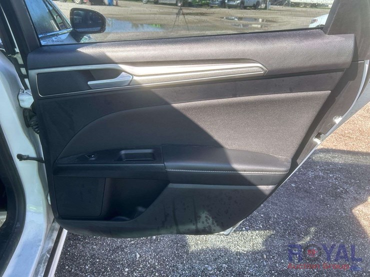 2018-ford-fusion-hybird-image-22