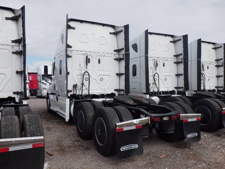 2024-freightliner-cascadia-126-image-9