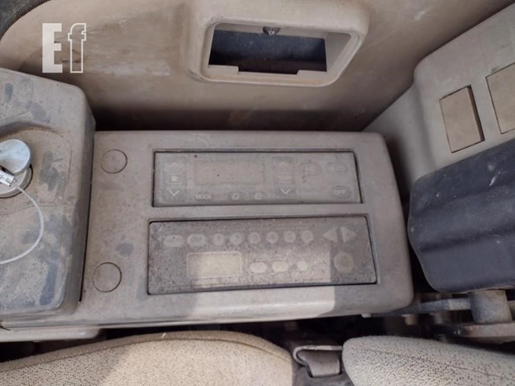 2011-deere-225d-lc-image-10