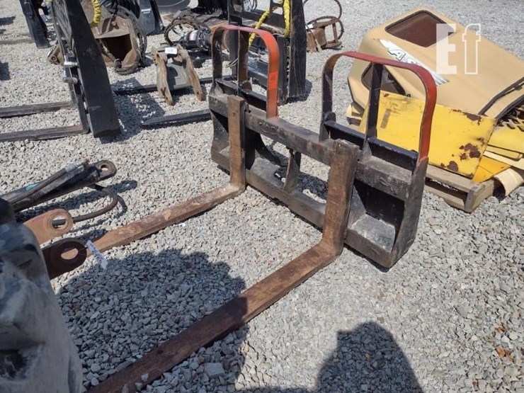 adjustable-skid-loader-forks-image-3