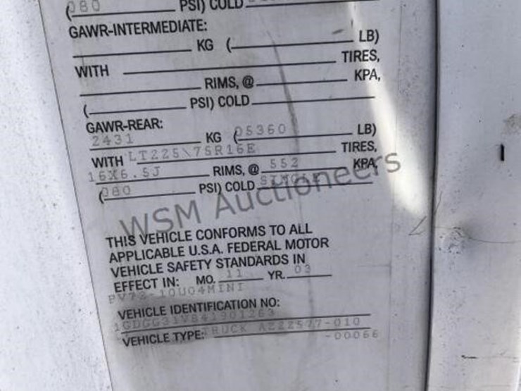 2004-gmc-3500-image-17