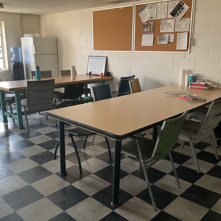 #186 • Tables, Chairs and refrigerator