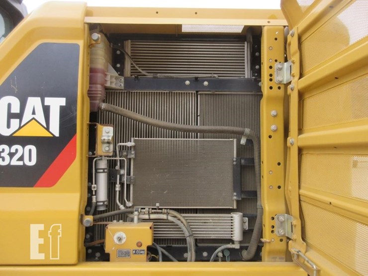 2018-caterpillar-320-image-11
