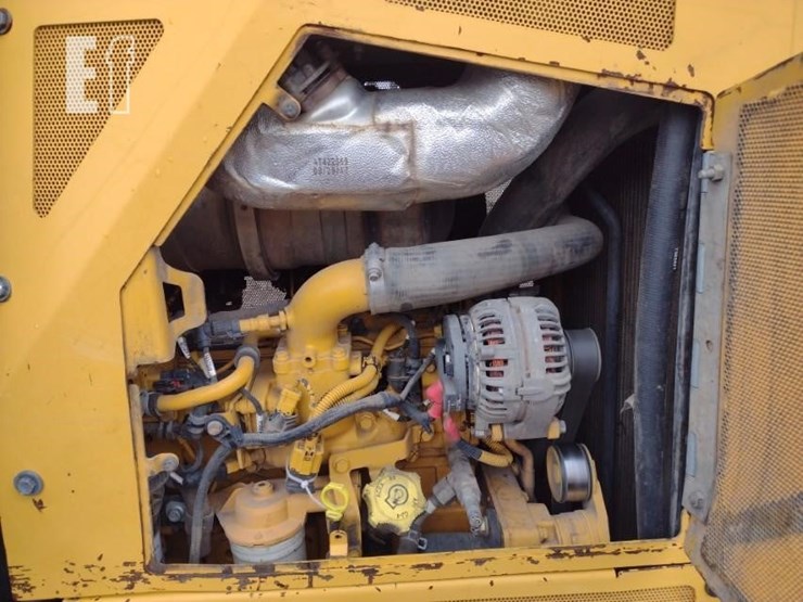 2017-deere-650k-lgp-image-39