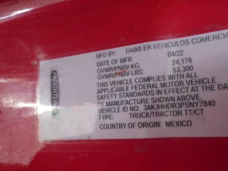 2023-freightliner-cascadia-126-image-15